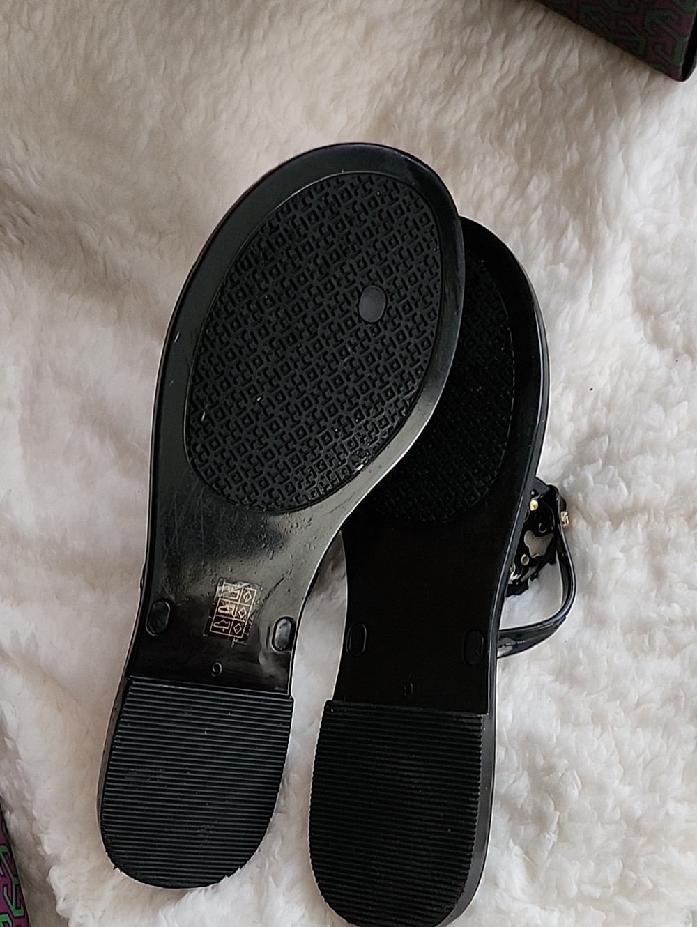 Tory Burch Black Jelly Thong Sandals with Gold Logo - Picture 6 of 6
